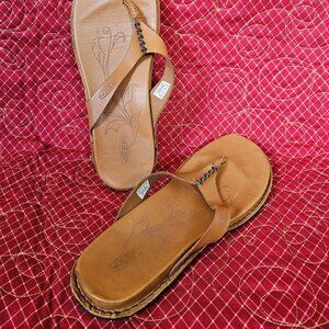 KEEN LADIES LEATHER SANDLES Size 9